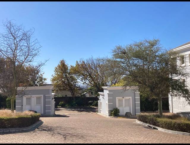 354M² OFFICE RENTED IN STEENBERG